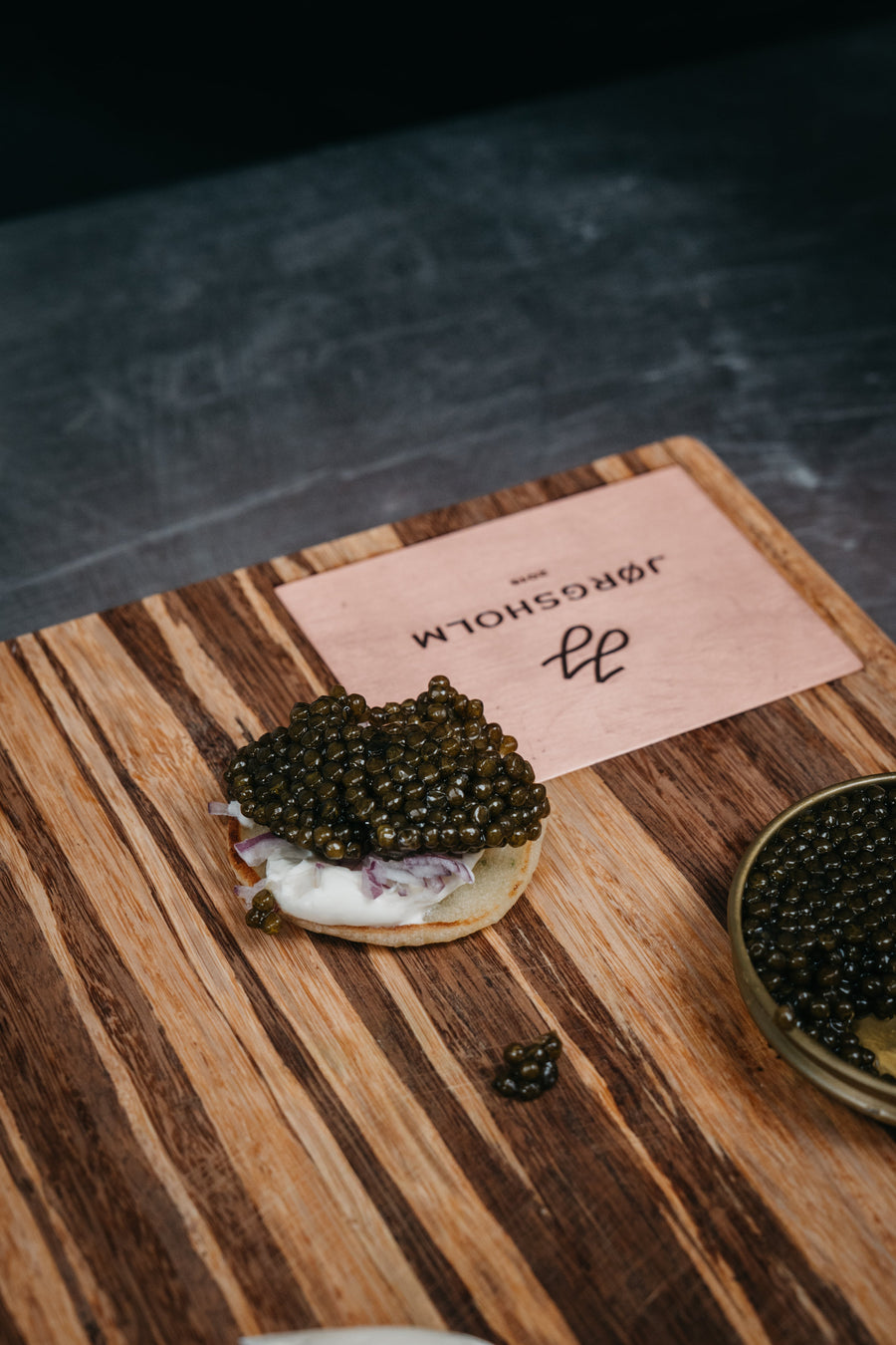 Hjemmelavede blinis med purløg