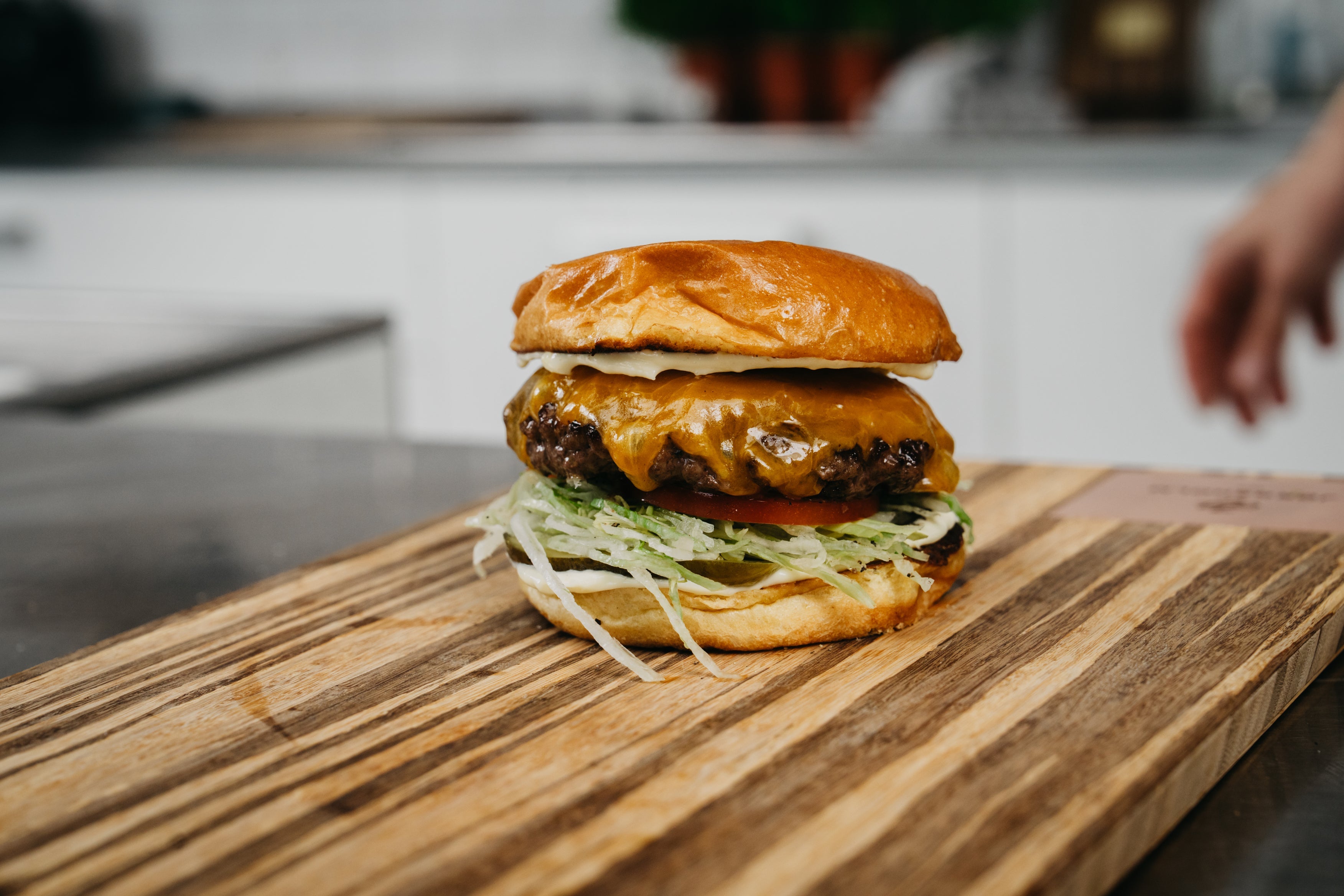 Klassisk cheeseburger med aioli